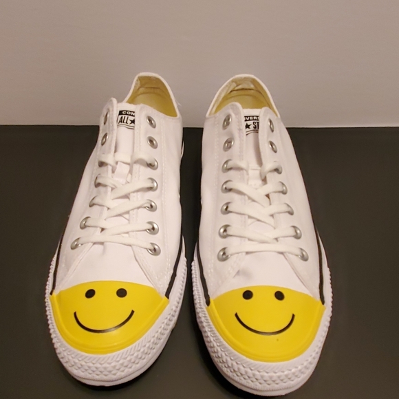 Converse Other - Converse mens/womnes happy  face shoes
